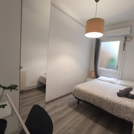Private Rooms On Tamarit Street Barcelona Luaran gambar