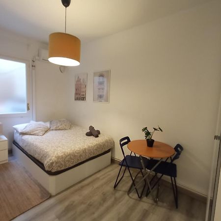 Private Rooms On Tamarit Street Barcelona Luaran gambar