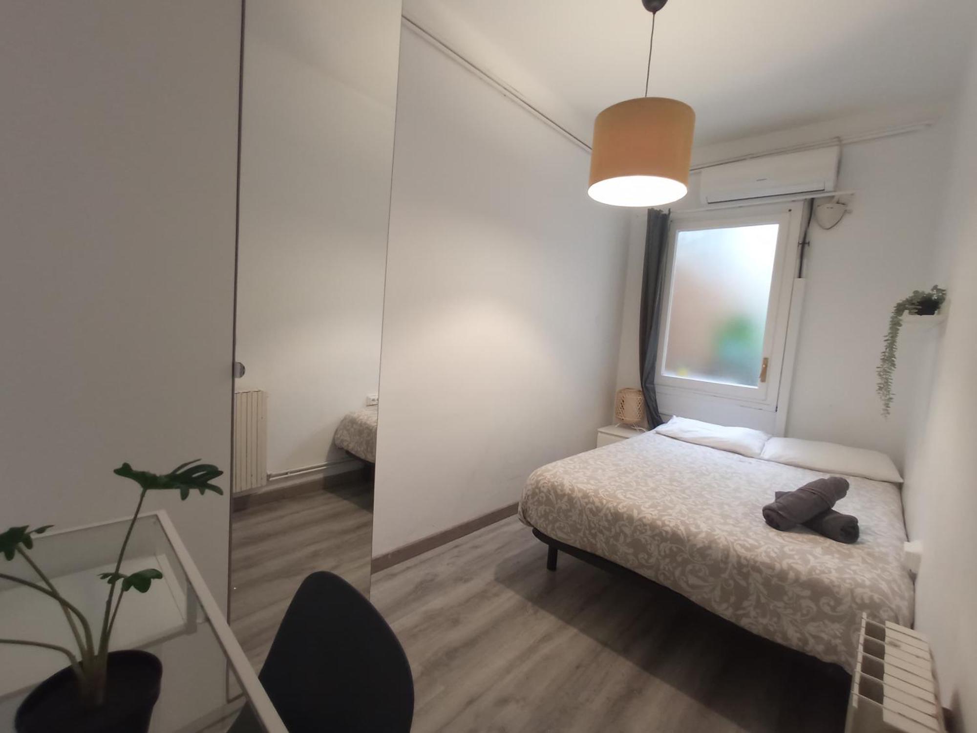 Private Rooms On Tamarit Street Barcelona Luaran gambar