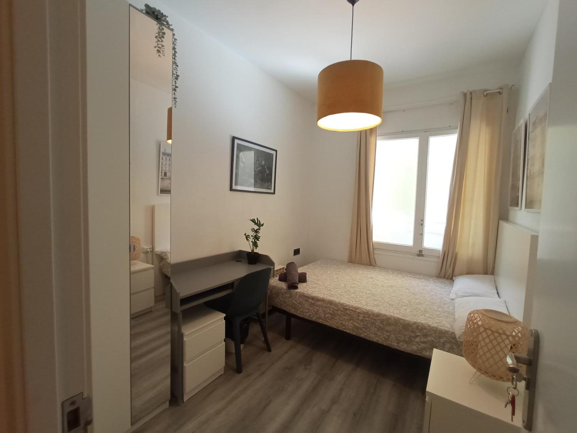 Private Rooms On Tamarit Street Barcelona Luaran gambar